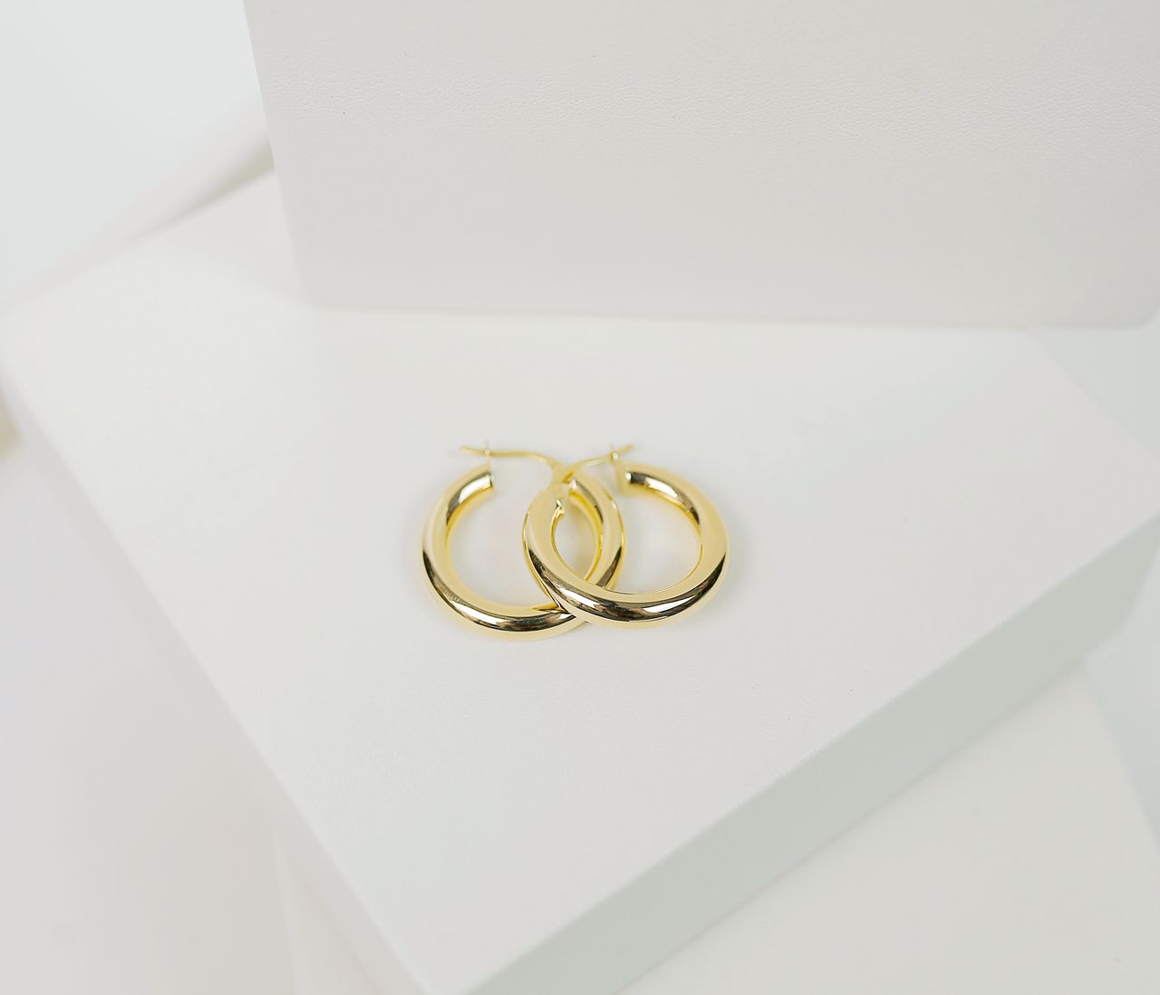 Orla Hoops, 14k gold, 22mm