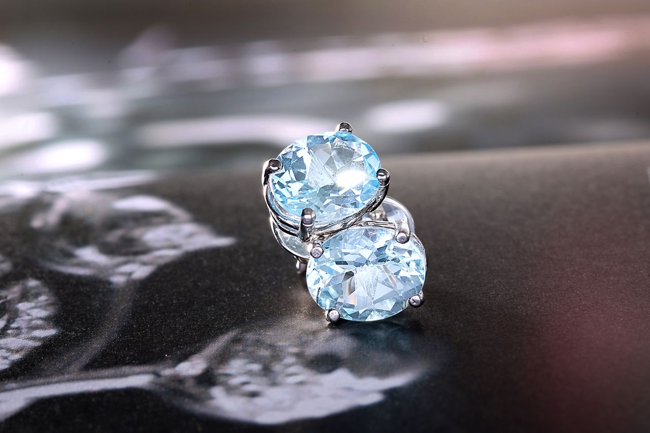 Cielo Drops, 18k gold, blue topaz